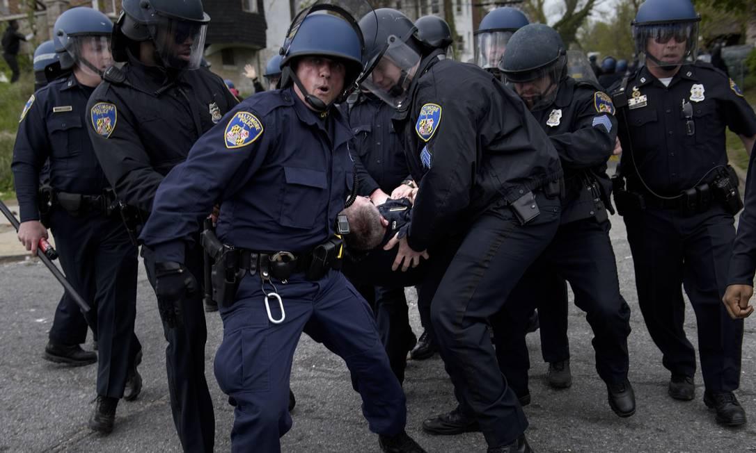Estado repressor y Patriot act