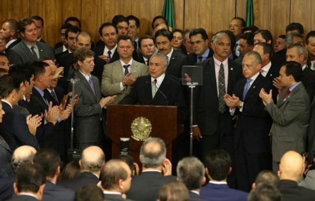 O golpe e a ponte para o passado
