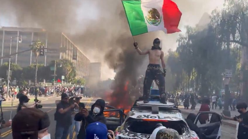 No olvidan su bandera