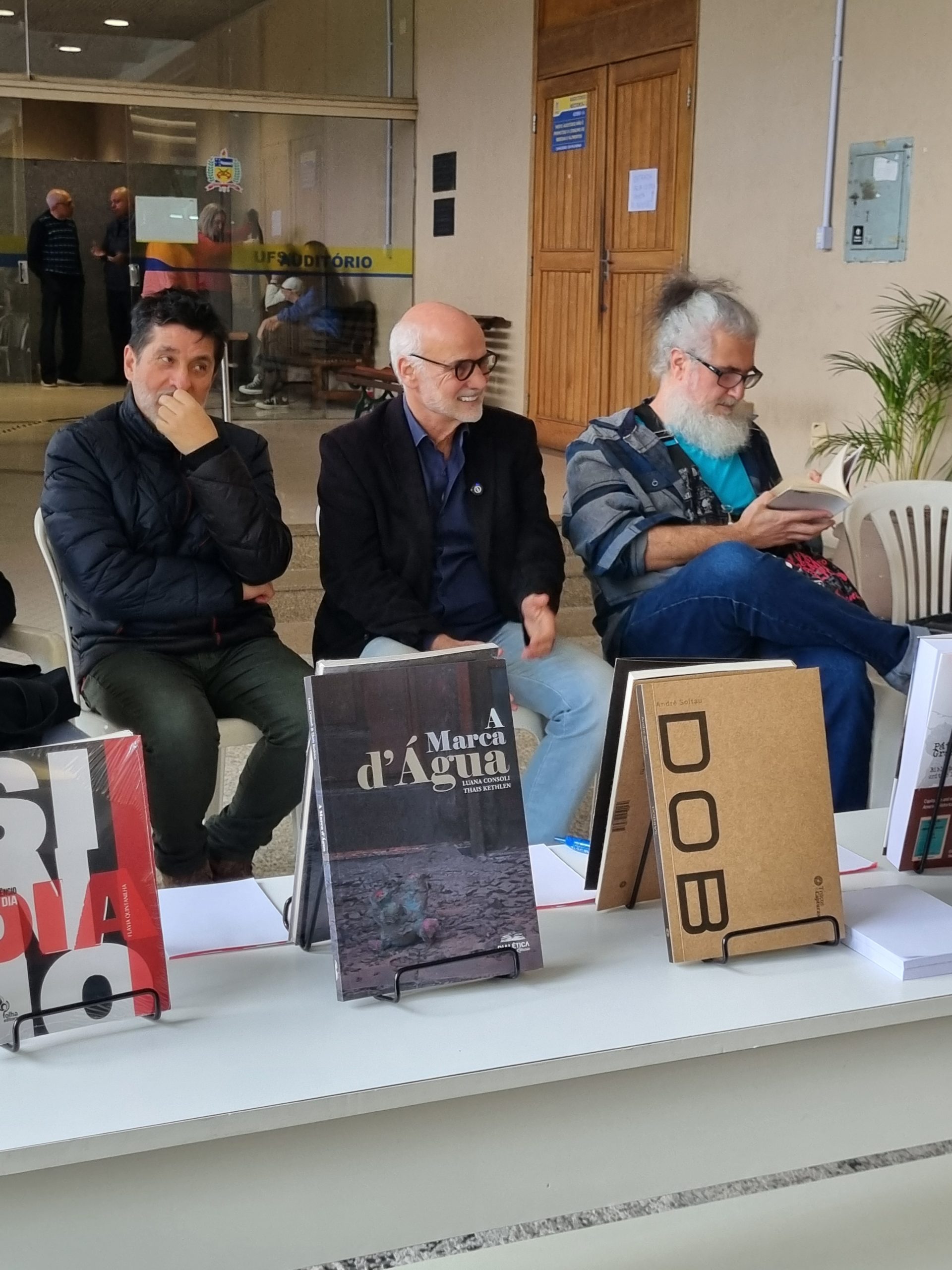 Lançamento do livro de Gunder Frank