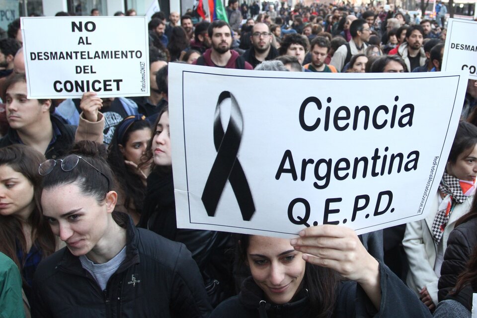 A destruição da ciência e da universidade argentina