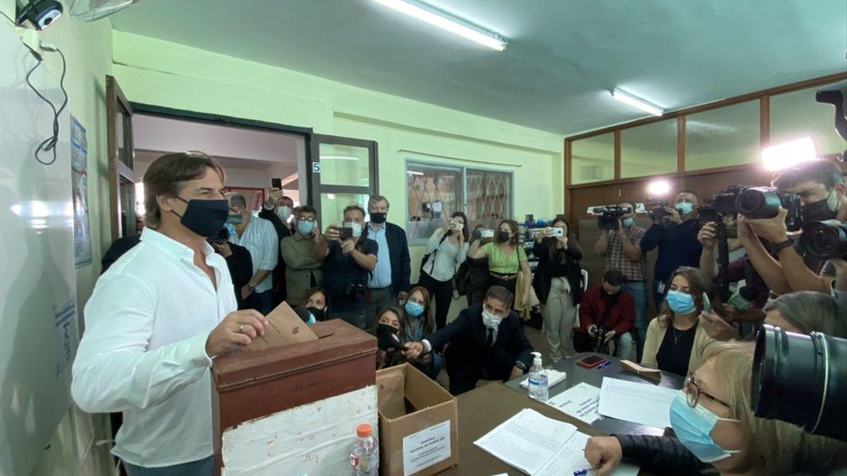 Uruguai: governo vence o referendo