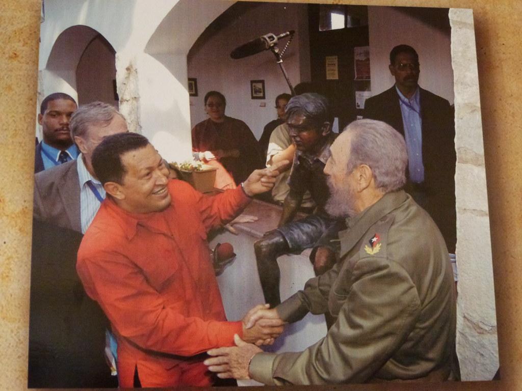 La primera vez que Chávez oyó la voz de Fidel