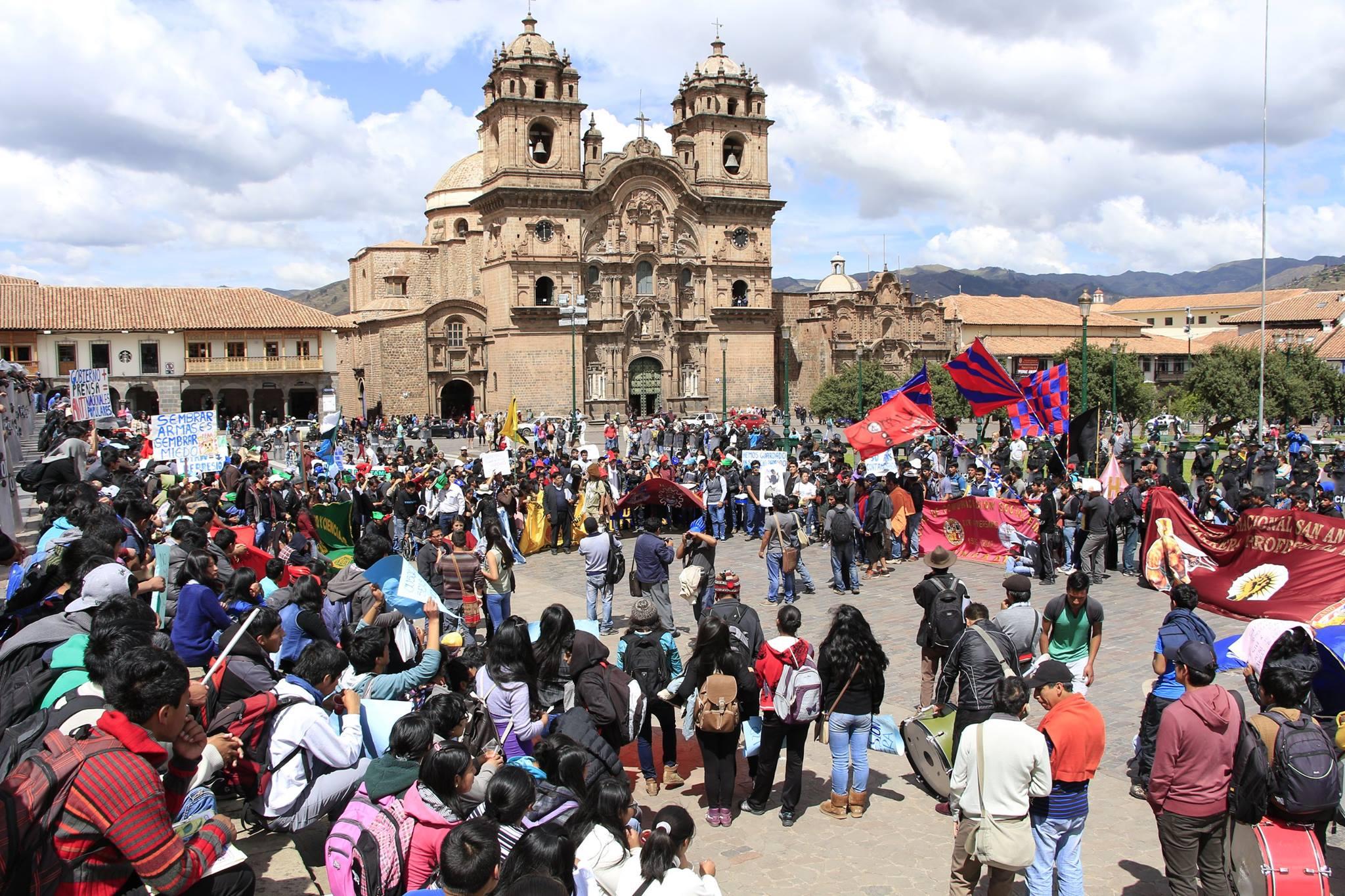 Ebulição em Cusco: protestos contra mineração e pela educação de qualidade