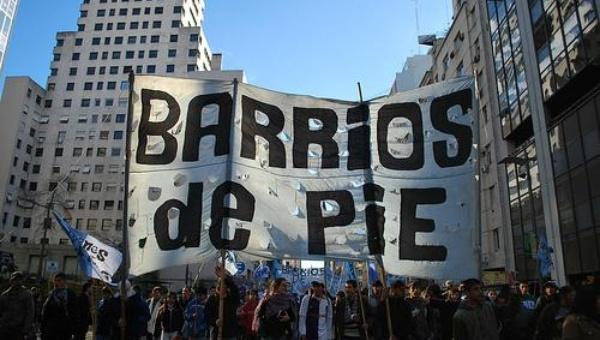 Argentinos bloquean calles en protesta por tarifazo de Macri