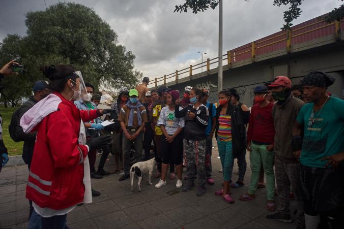 Desigualdade e violência dificultam o combate à pandemia na Colômbia