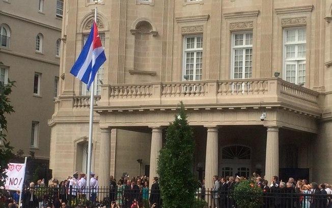 Bandeira cubana tremula em Washington