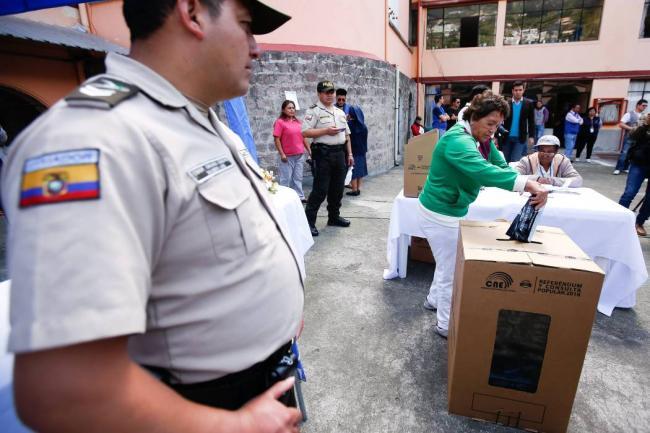 Plebiscito no Equador dá vitória ao governo