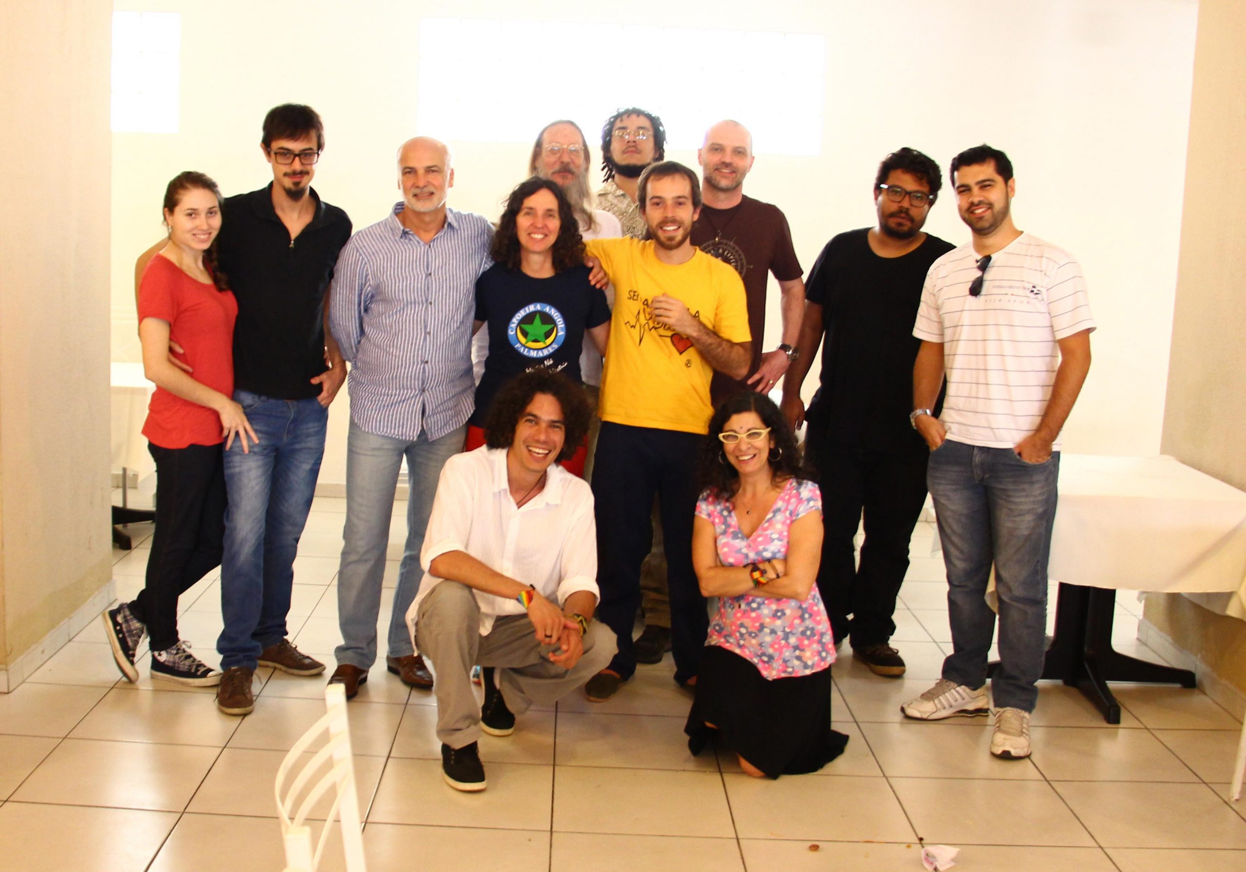 Equipe do Iela celebra lançamento do novo portal