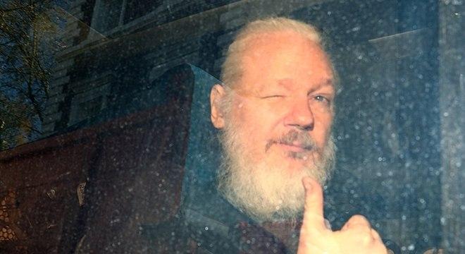Um encontro com Julian Assange na prisão