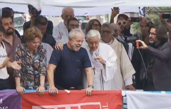 E o Lula foi para a prisão…