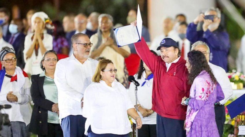Daniel Ortega assume a presidência da Nicarágua