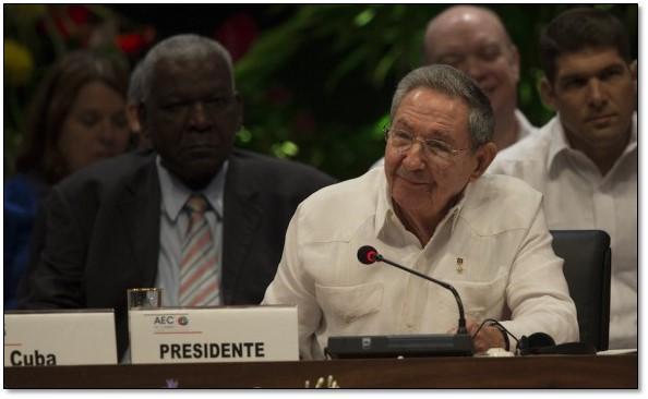 Raúl Castro: El derecho a elegir el sistema político es indispensable para la paz