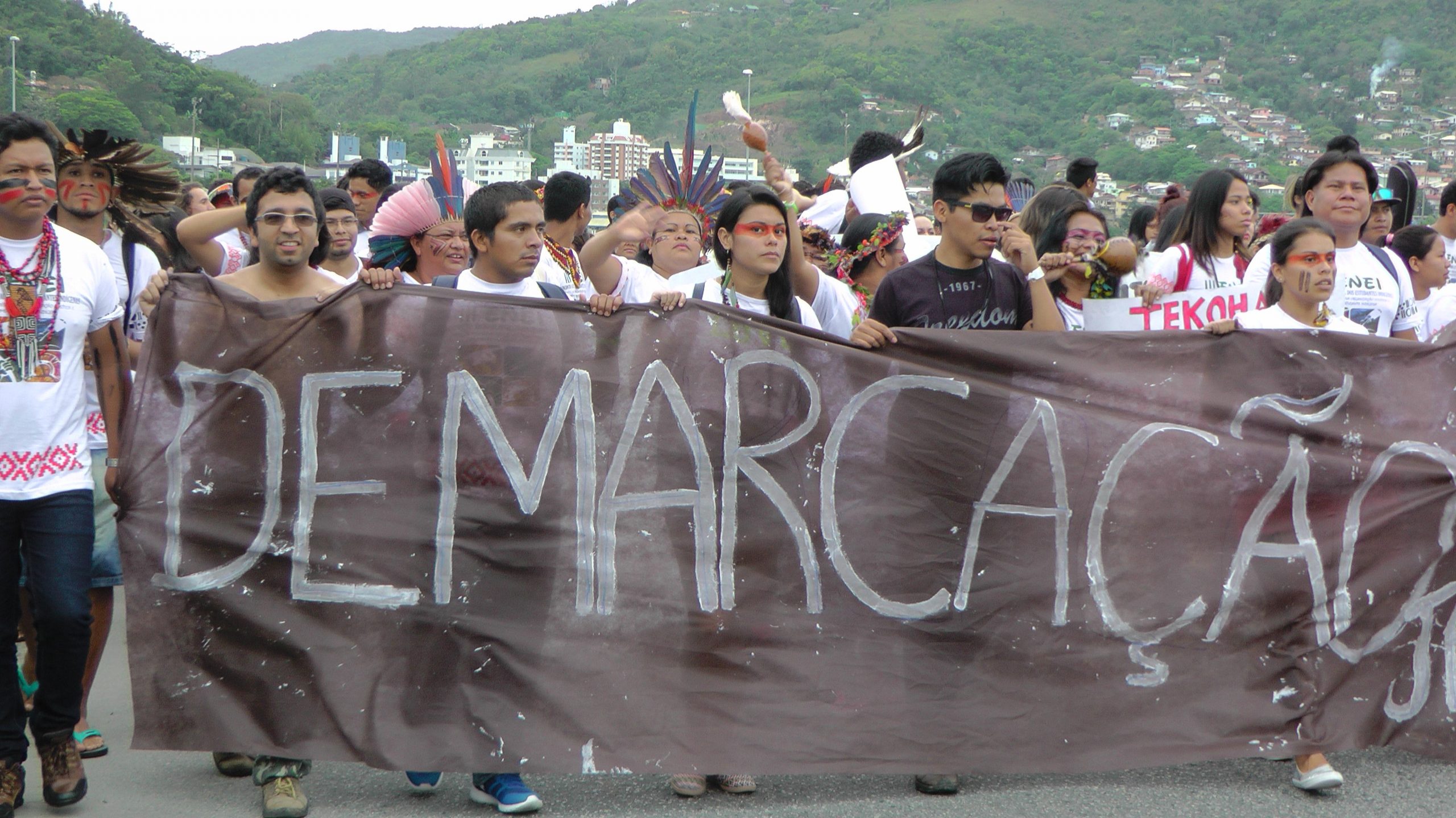 Estudantes indígenas realizam manifestação
